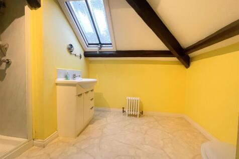 bedroom6 ensuite.JPG