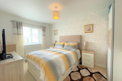bedroom 1.JPG