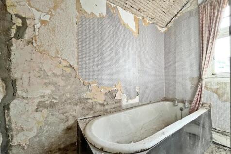 Bathroom.JPG