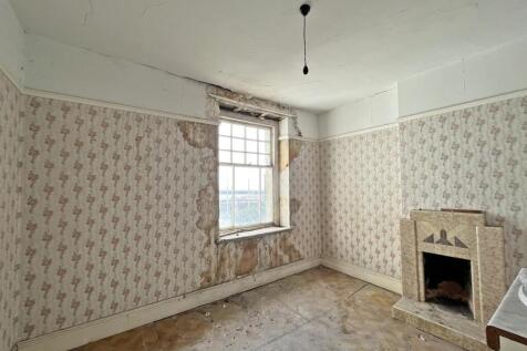 Bedroom 2.JPG