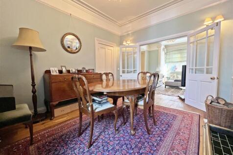 DDP05426 dining room b.JPG