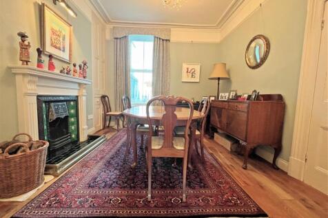 DDP05426 dining room a.JPG