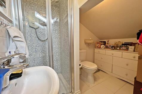 DDP05426 bed 3 en suite.JPG