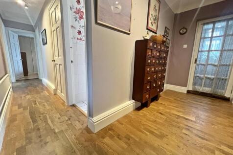 new hallway b.JPG