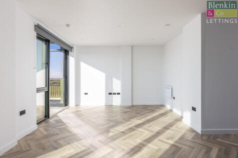 Almond 605 Kitchen Sitting Dining Room-7