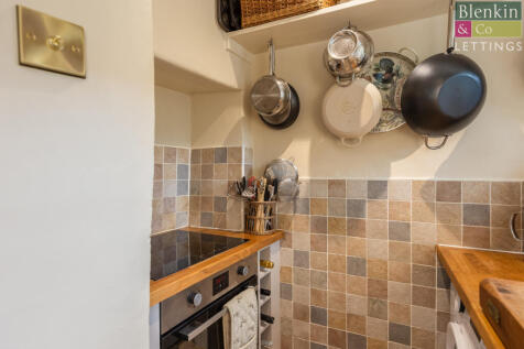 Spring Cottage Kitchen-4