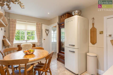 Spring Cottage Kitchen-5