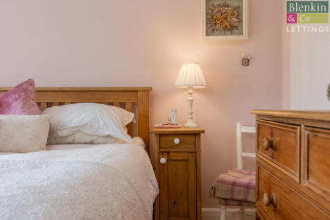 Spring Cottage Bedroom 1-4