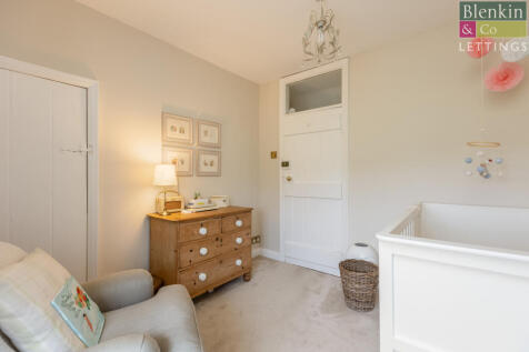 Spring Cottage Bedroom 2-2