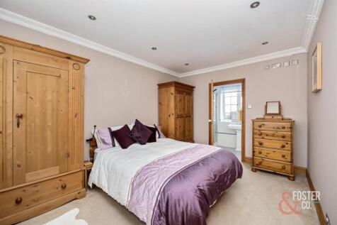 Whitethorn Drive, 9-002.jpg