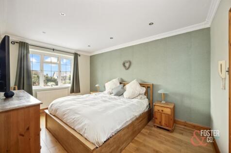 Whitethorn Drive, 9-007.jpg