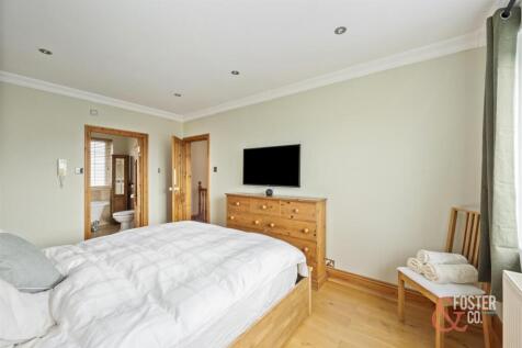 Whitethorn Drive, 9-008.jpg