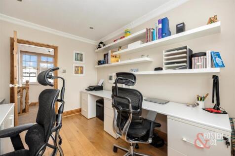 Whitethorn Drive, 9-005.jpg