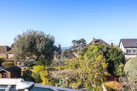 Whitethorn Drive 9 Views-002.jpg