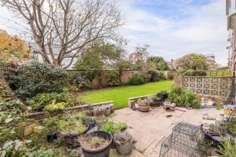 Flat 2, Corvill Court, Worthing -14.jpg