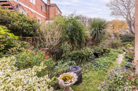 Flat 2, Corvill Court, Worthing -18.jpg