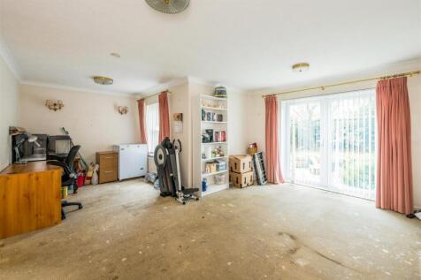 LOUNGE - DINING ROOM