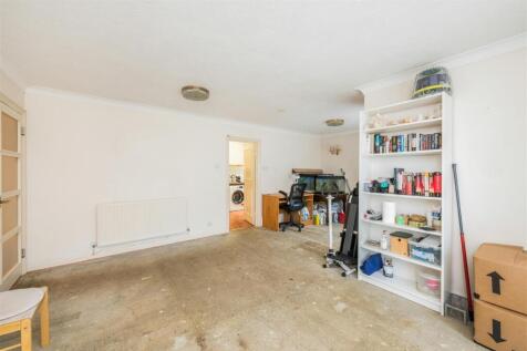 LOUNGE - DINING ROOM