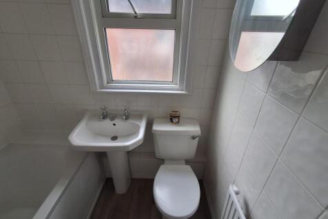 bathroom 2.jpg