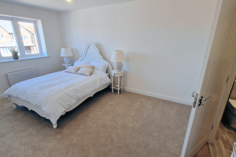 Bed 1&#43; En-Suite