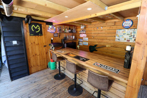 Outside bar
