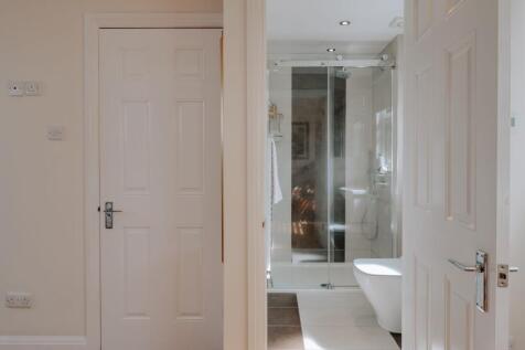 Main bedroom en-suite