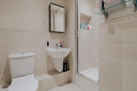 En-suite bathroom
