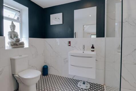 En-suite bathroom