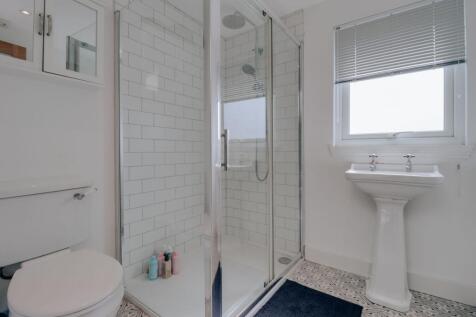 Main bedroom en-suite
