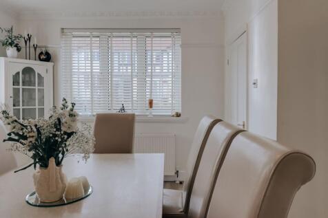 Dining table detail