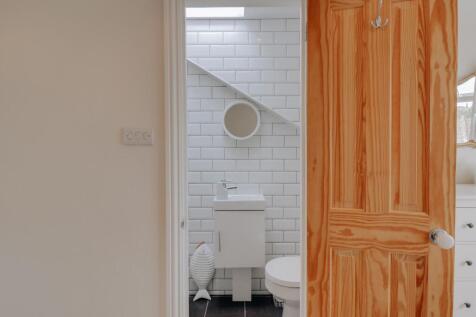 Main bedroom ensuite