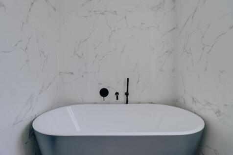 Bathtub detail