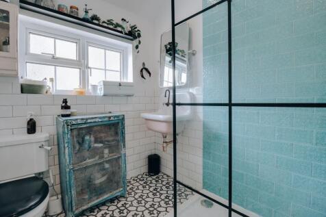 Main bathroom