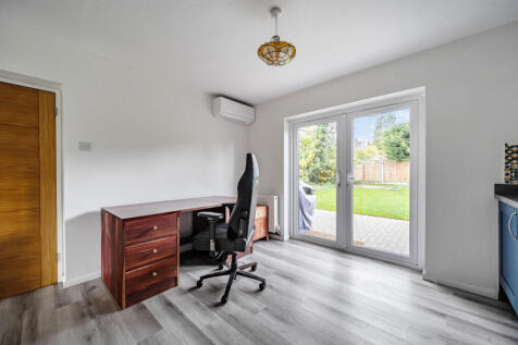 1375296-20-690b59...