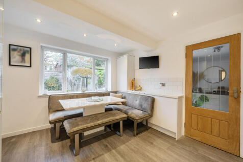 1377318-12-690dc0...