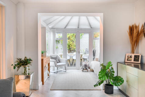 1377318-16-690dc0...