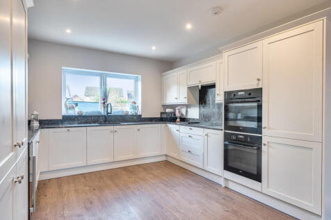 1385319-12-692ed9...