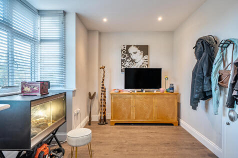 1385319-18-692eda...