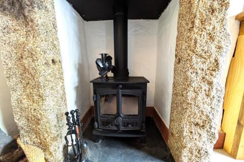 FEATURE FIREPLACE