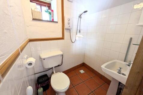 THE BARN WET ROOM