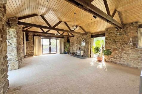 TRESLEA LOUNGE