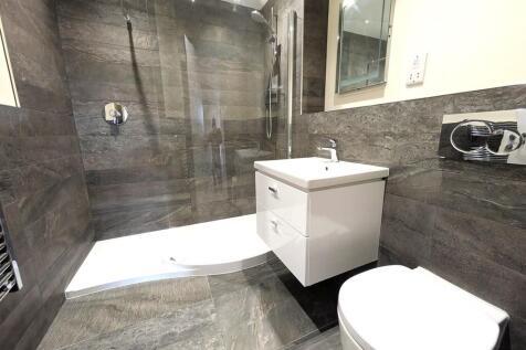 EN SUITE SHOWER R...