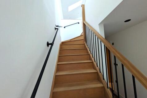 STAIRCASE UP