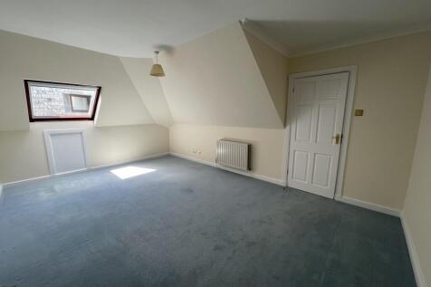 Rear bedroom