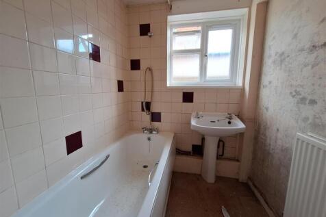 5 The Osiers Bathroom.jpg