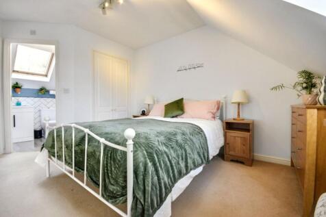 Master through to en-suite