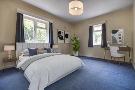 Bedroom 1 (double)