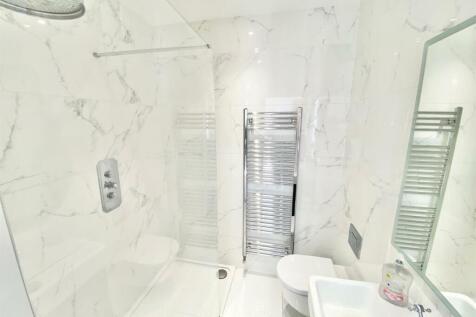 ensuite.jpg