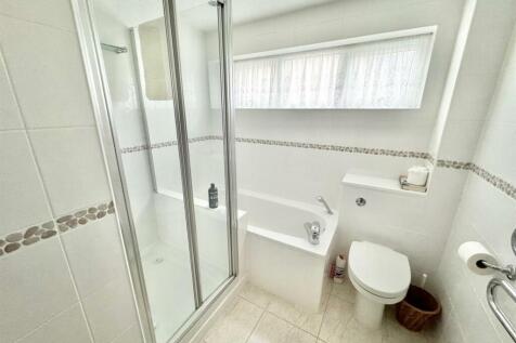 bathroom2.jpg