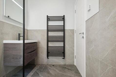 GF Shower Room.jpg